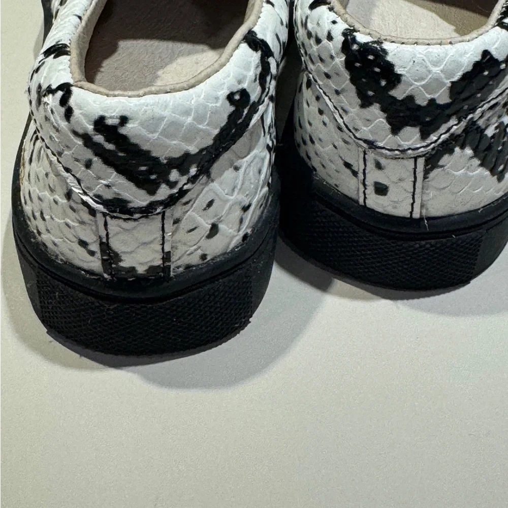AKID Kids Black White Snakeskin Slip On Sneakers Size 11 Designer Casual Shoes